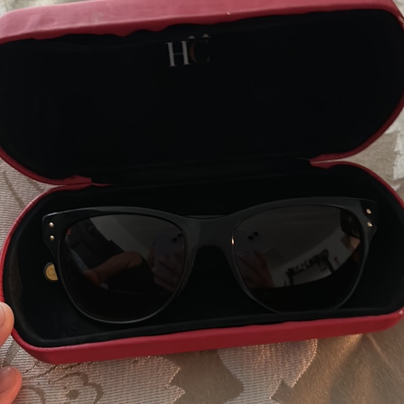 Carolina Herrera sunglasses, gentle use. Very elegant, brown color. - Picture 2 of 4